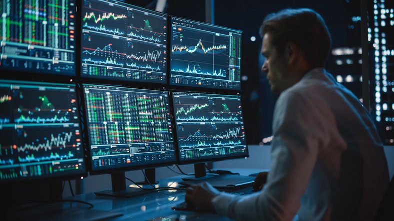 Day trading focuses on same-day moves, while swing trading holds for days or weeks.
