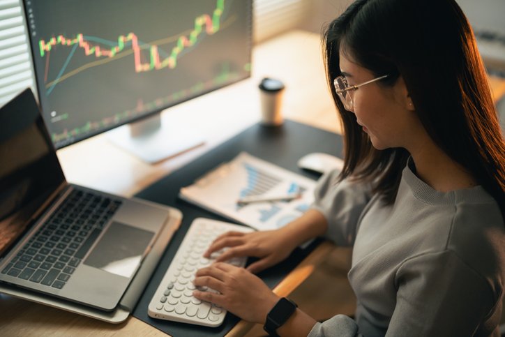 Investors often turn to the buy write strategy in flat or moderately bullish markets where large price gains are unlikely.